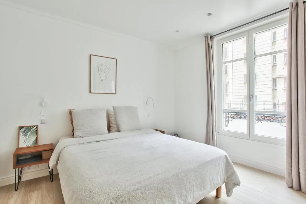 Charming Apartment For 3 - Paris 16E 0*,  Франция